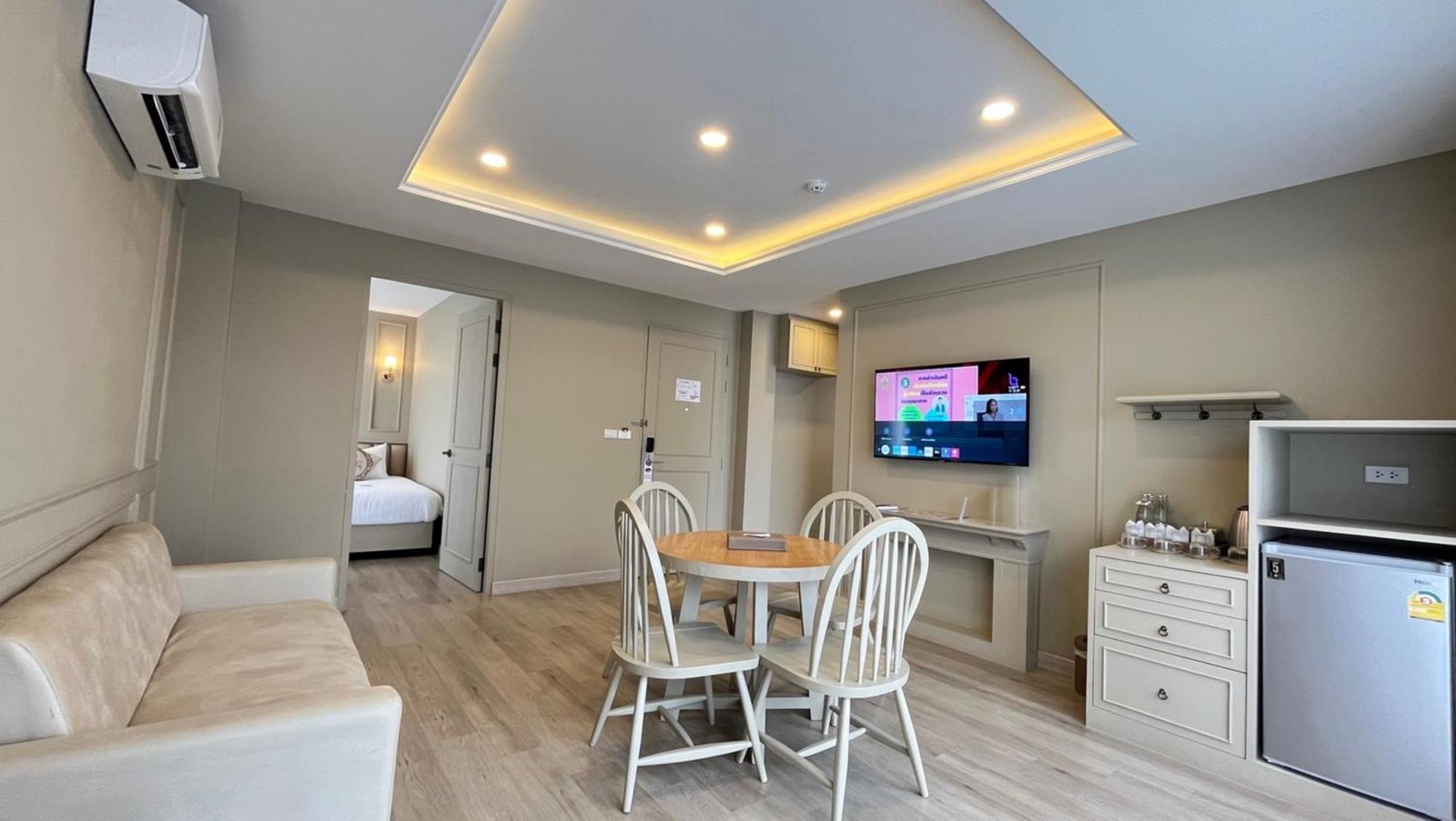 Premier Family Room,1614782553:JPEG